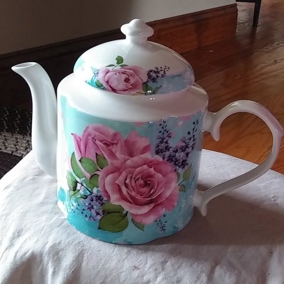 Eileen's Reserve Other - Beautiful bold floral tea coffee pot, NWT